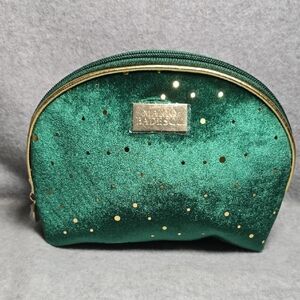 Mario Badescu Green Velvet Cosmetic Case NWOT